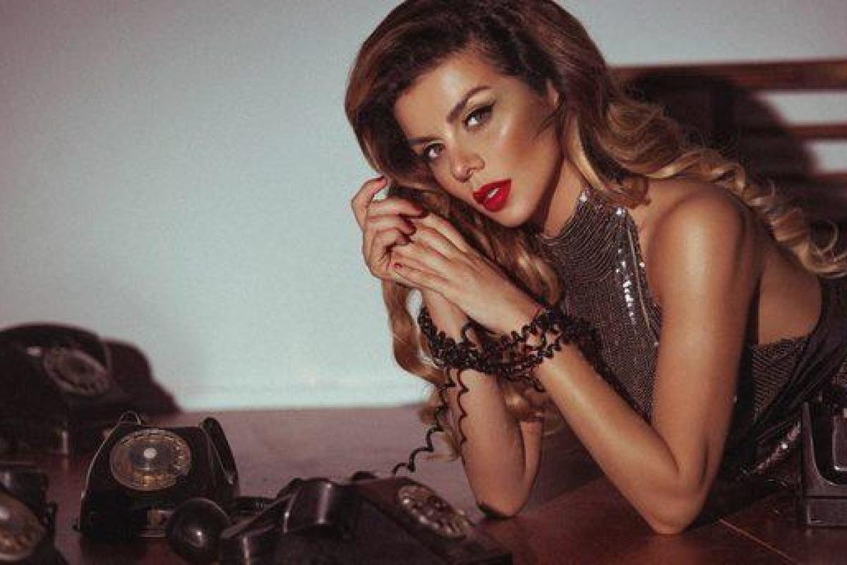 Певица Анна Седокова поразила соблазнительным снимком в купальнике Певица Анна Седокова поразила соблазнительным снимком в купальнике