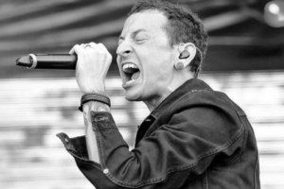 Солист Linkin Park Честер Беннингтон повесился накануне турне Солист Linkin Park Честер Беннингтон повесился накануне турне