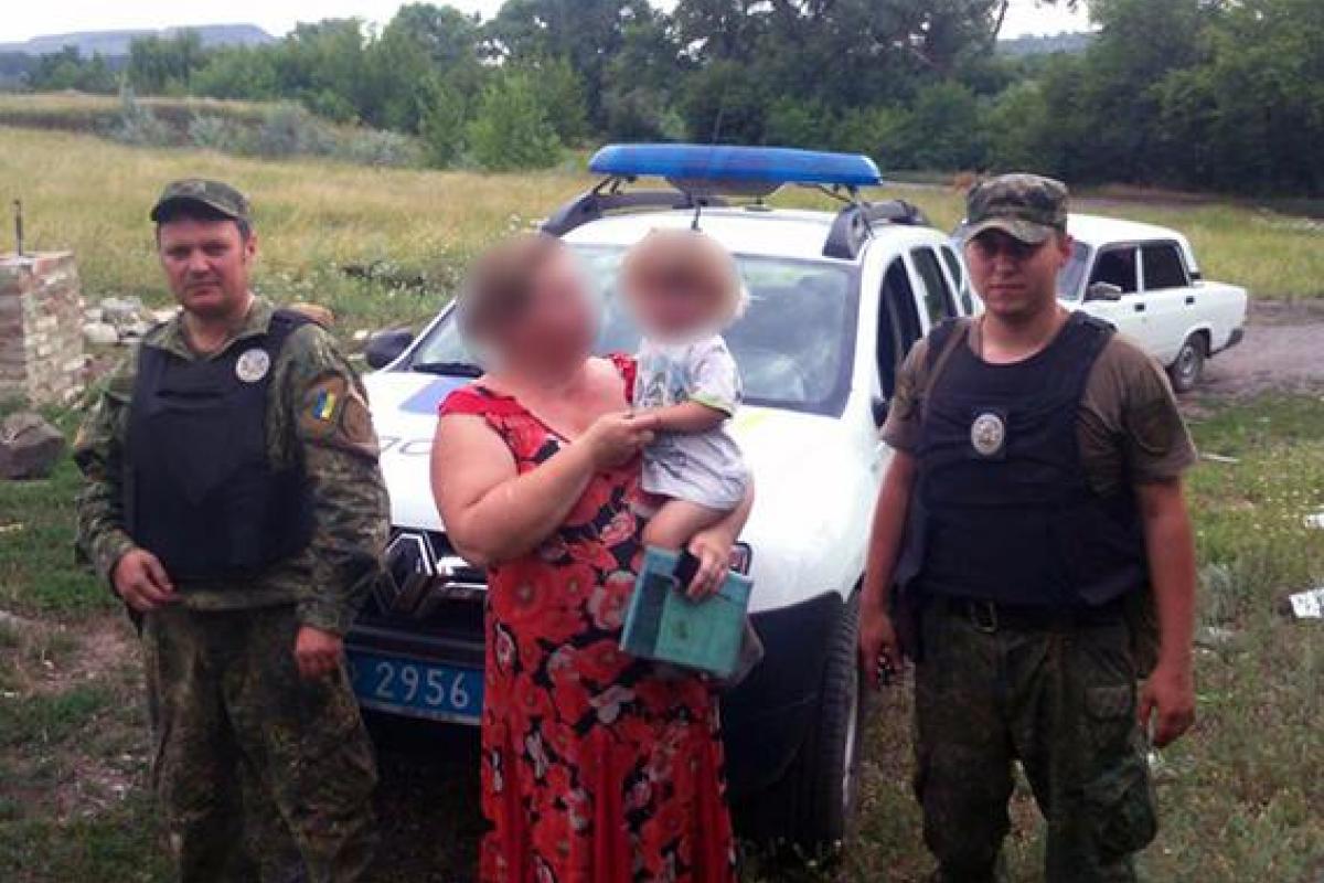 В Донецкой области полицейские нашли пропавшую 2-летнюю девочку