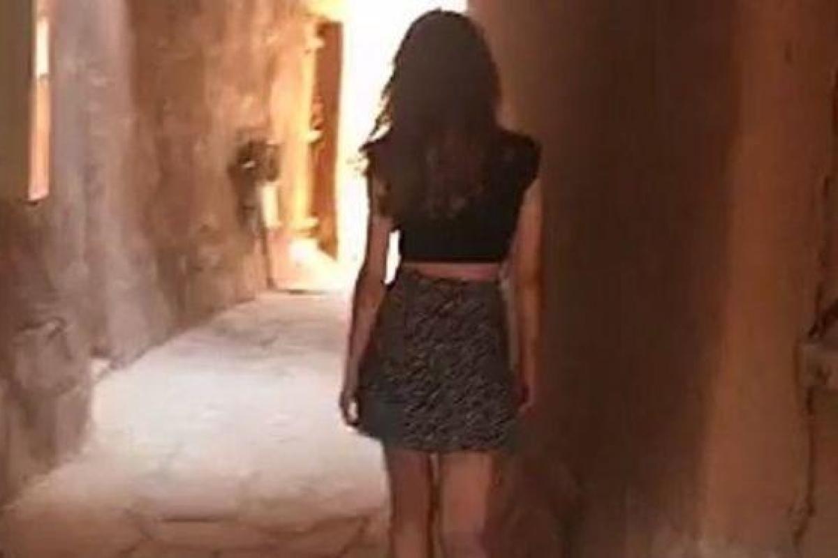 Видео с девушкой в короткой юбке спровоцировало скандал в Саудовской Аравии