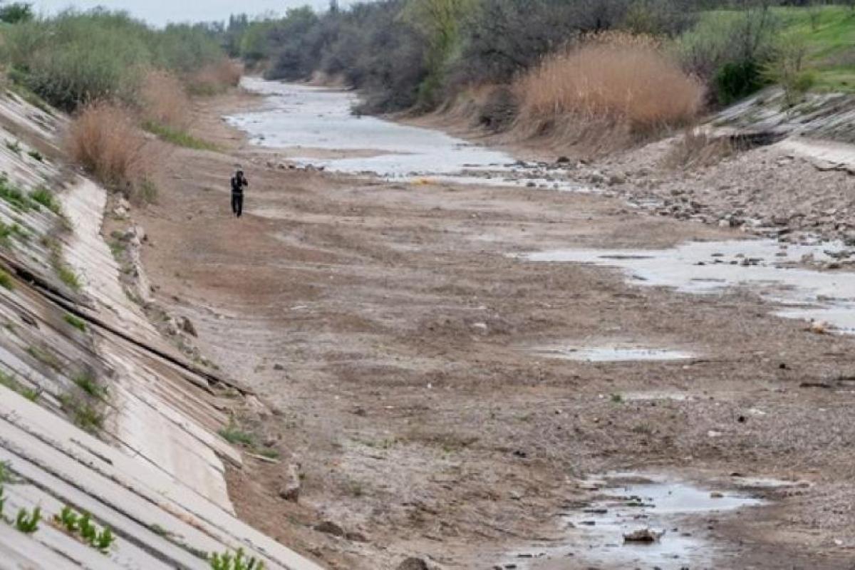 Крым высыхает без канала: жителей пугает ситуация с водой на полуострове Крым высыхает без канала: жителей пугает ситуация с водой на полуострове