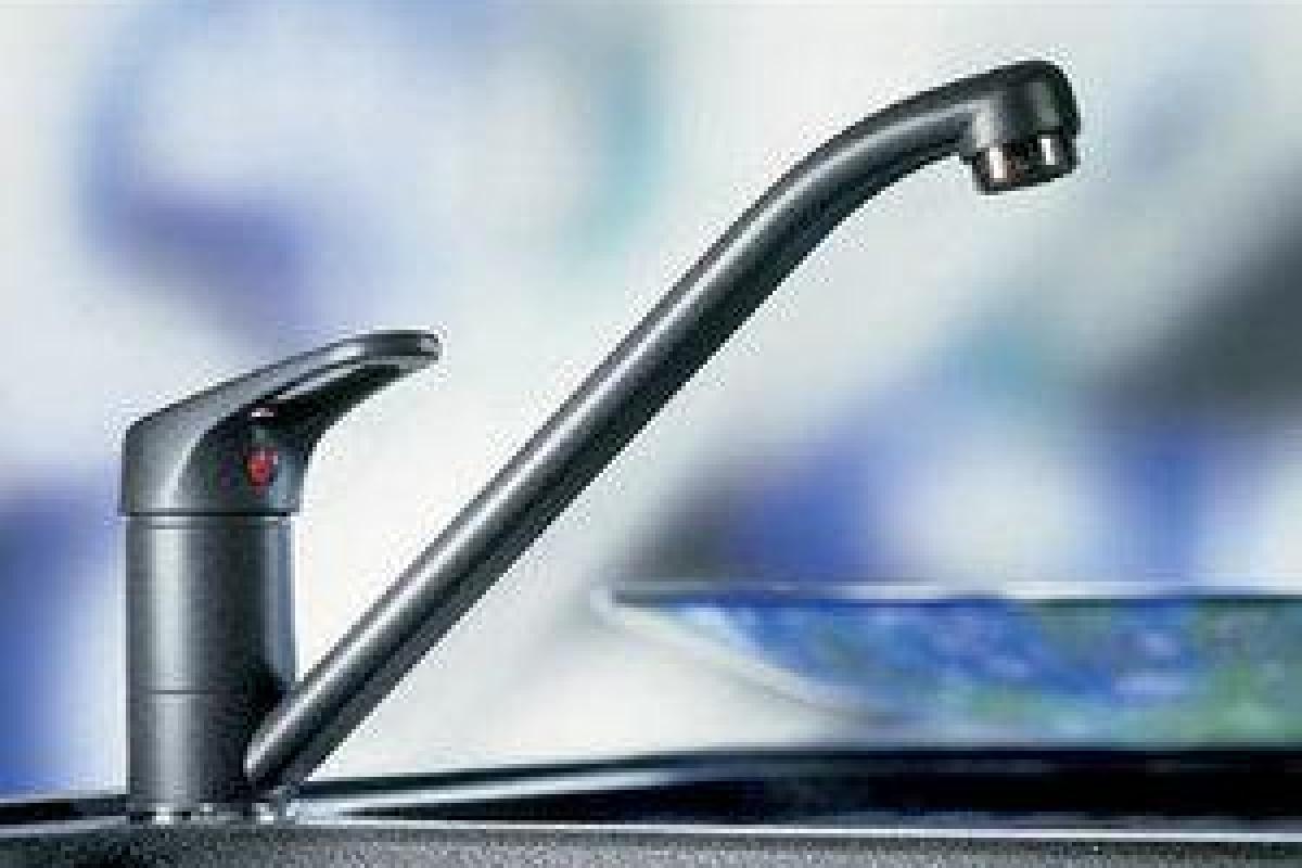 Блогер показала, что в аннексированном Крыму течет вместо воды