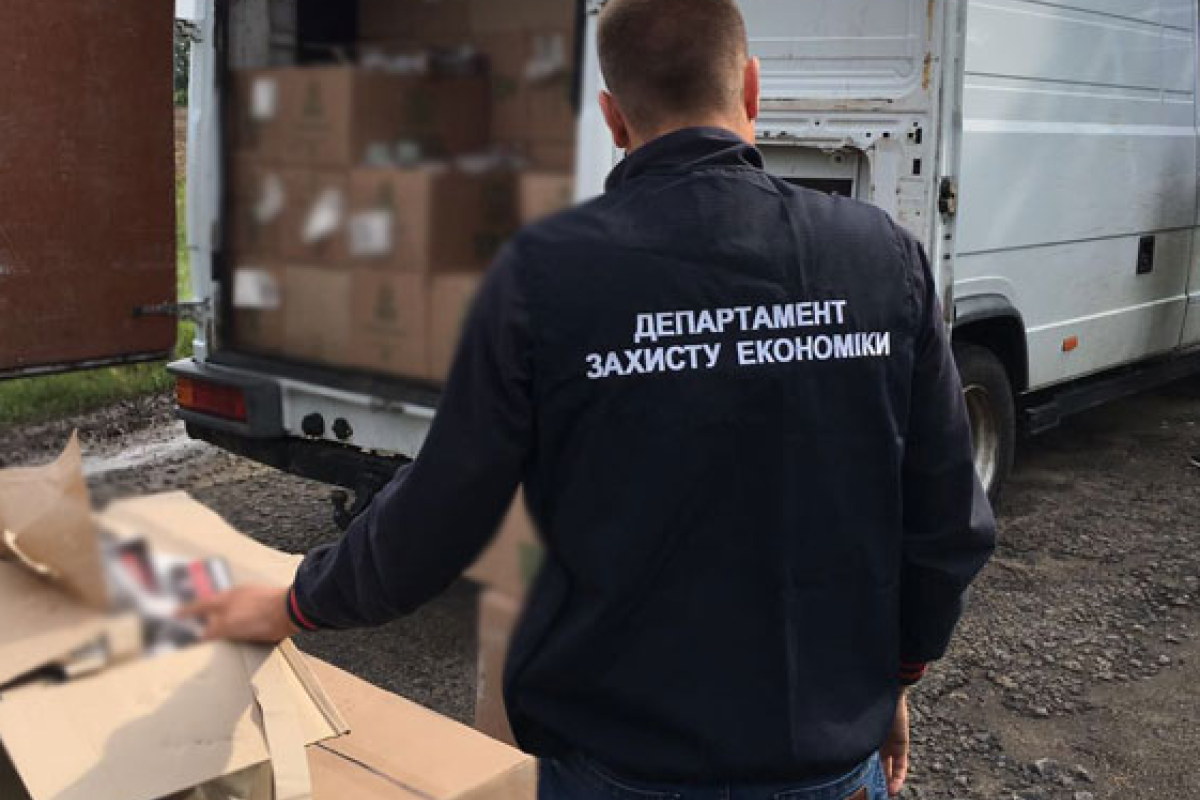 В Одесской области полиция задержала контрабандистов с сигаретами на 2 миллиона гривен В Одесской области полиция задержала контрабандистов с сигаретами на 2 миллиона гривен