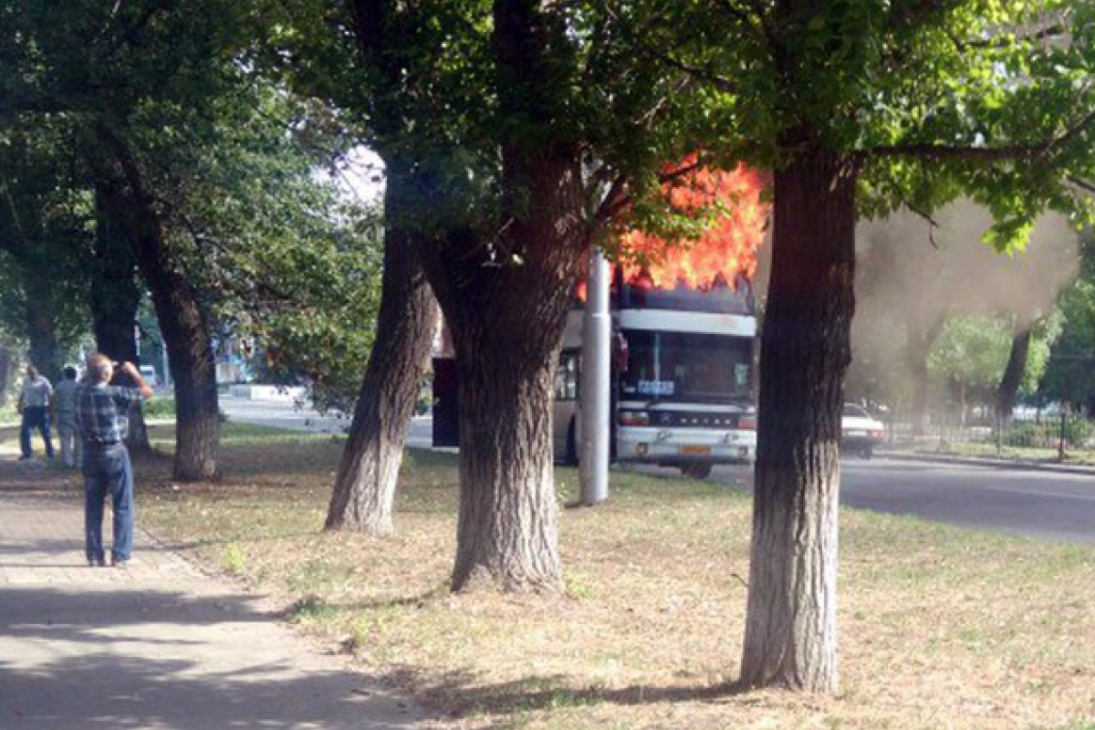 В оккупированной Макеевке сгорел автобус "Горловка - Ростов"