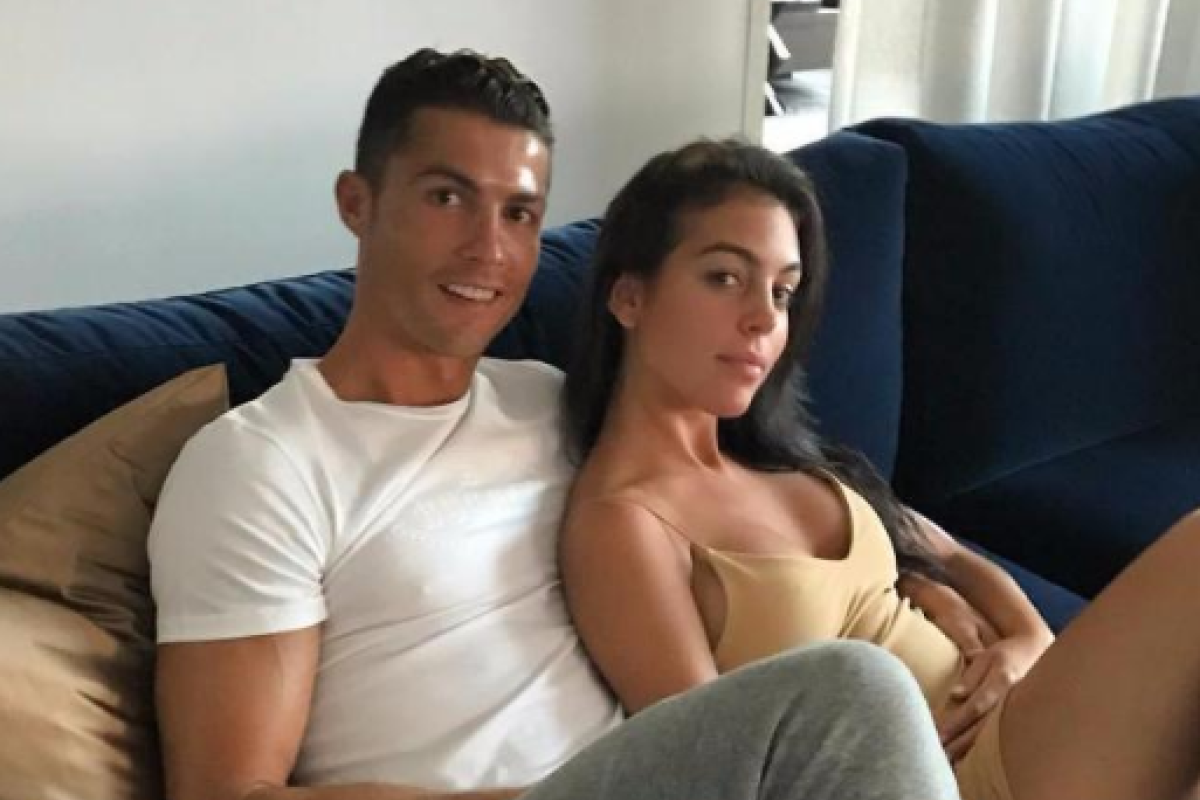 Роналду сообщил, что станет отцом четвертого ребенка Роналду сообщил, что станет отцом четвертого ребенка