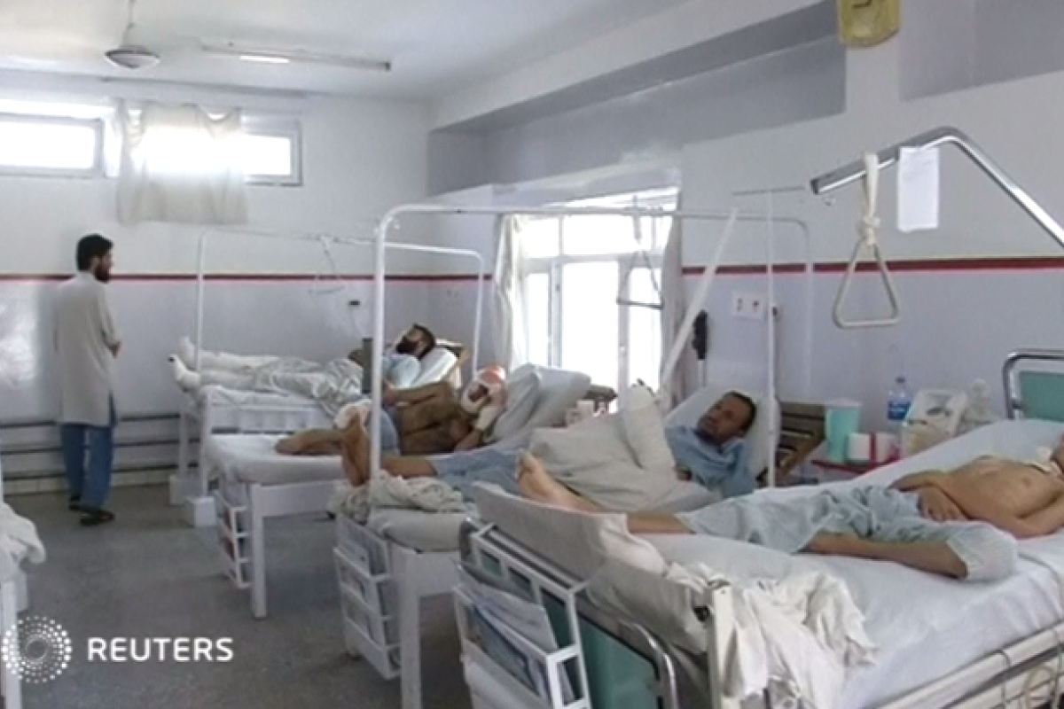 В Афганистане накаляется обстановка: террористы-смертники убивают людей десятками