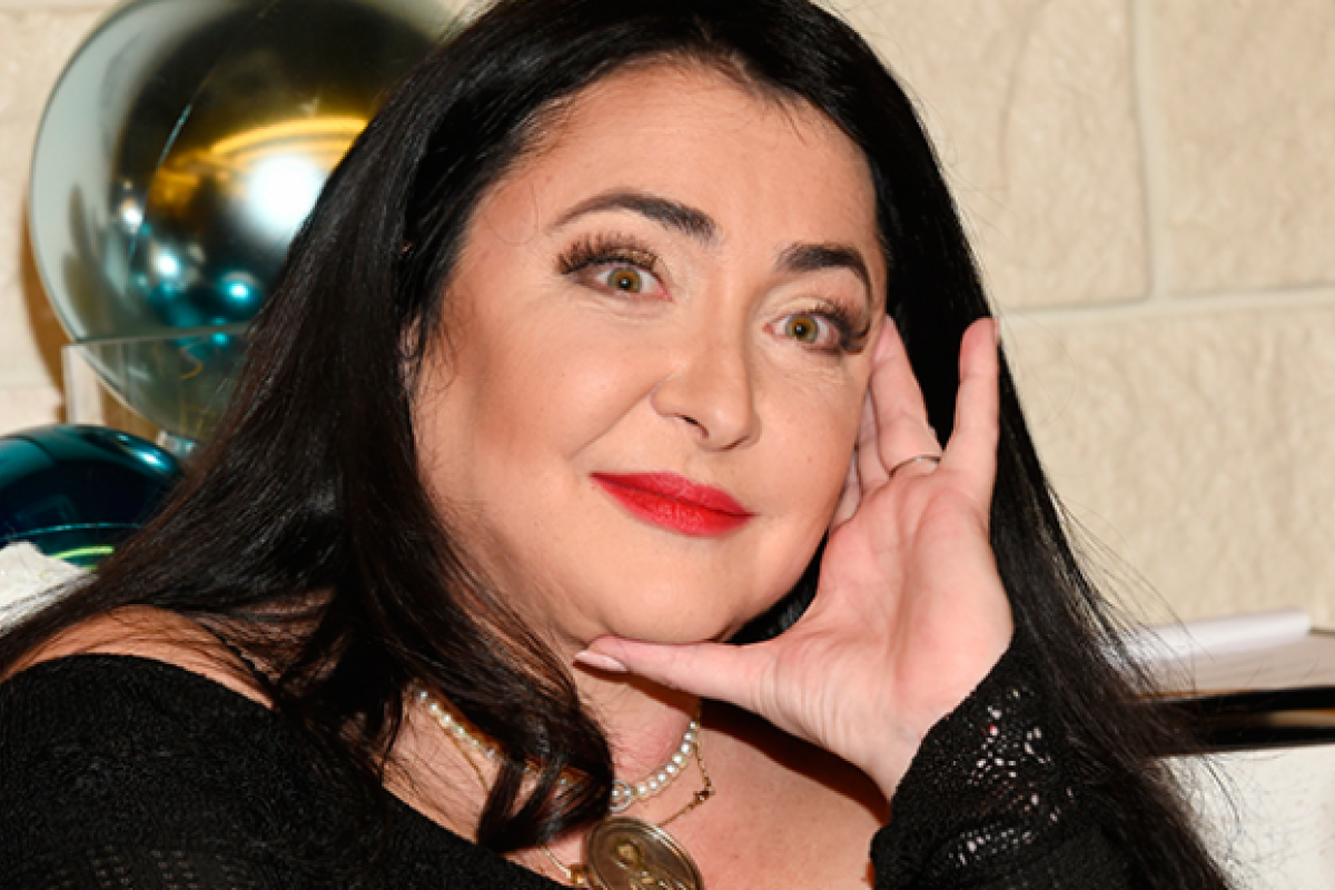 Певица Лолита поразила поклонников смелым нарядом для съемок клипа