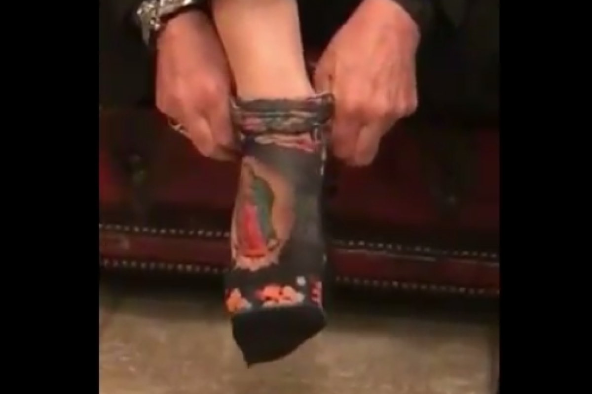 Надеть Богородицу на ногу: РПЦ решила заработать на носках "с волшебным запахом"