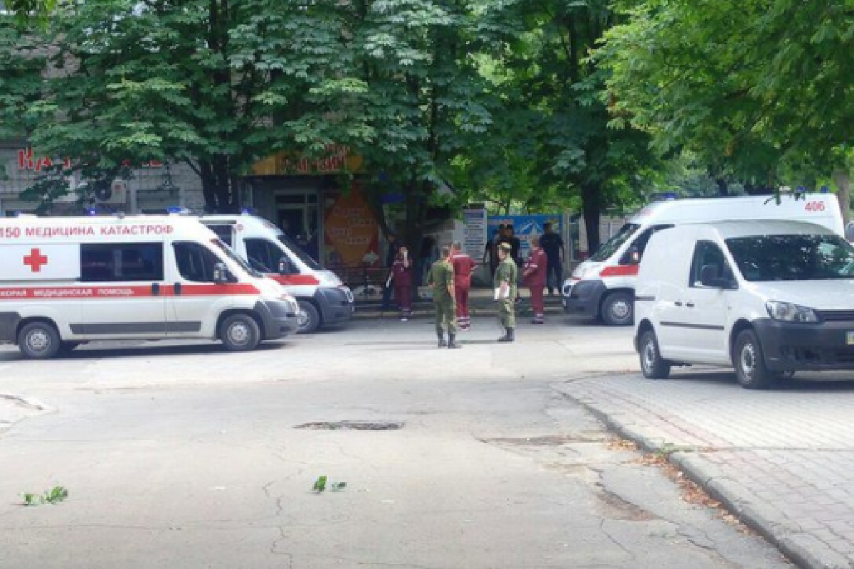 В Луганске прогремели взрывы, боевики сообщают о погибших В Луганске прогремели взрывы, боевики сообщают о погибших