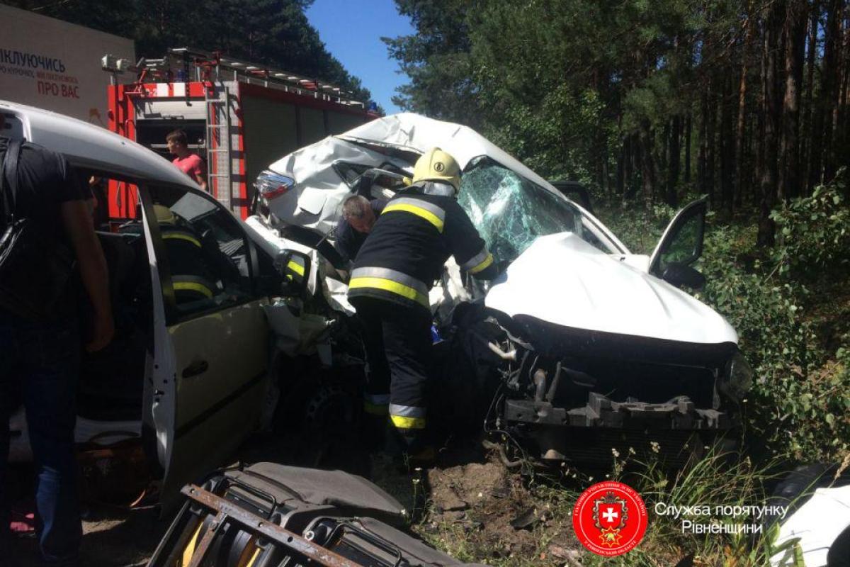 Страшное ДТП в Ровенской области: погибло 5 человек, трое детей госпитализированы