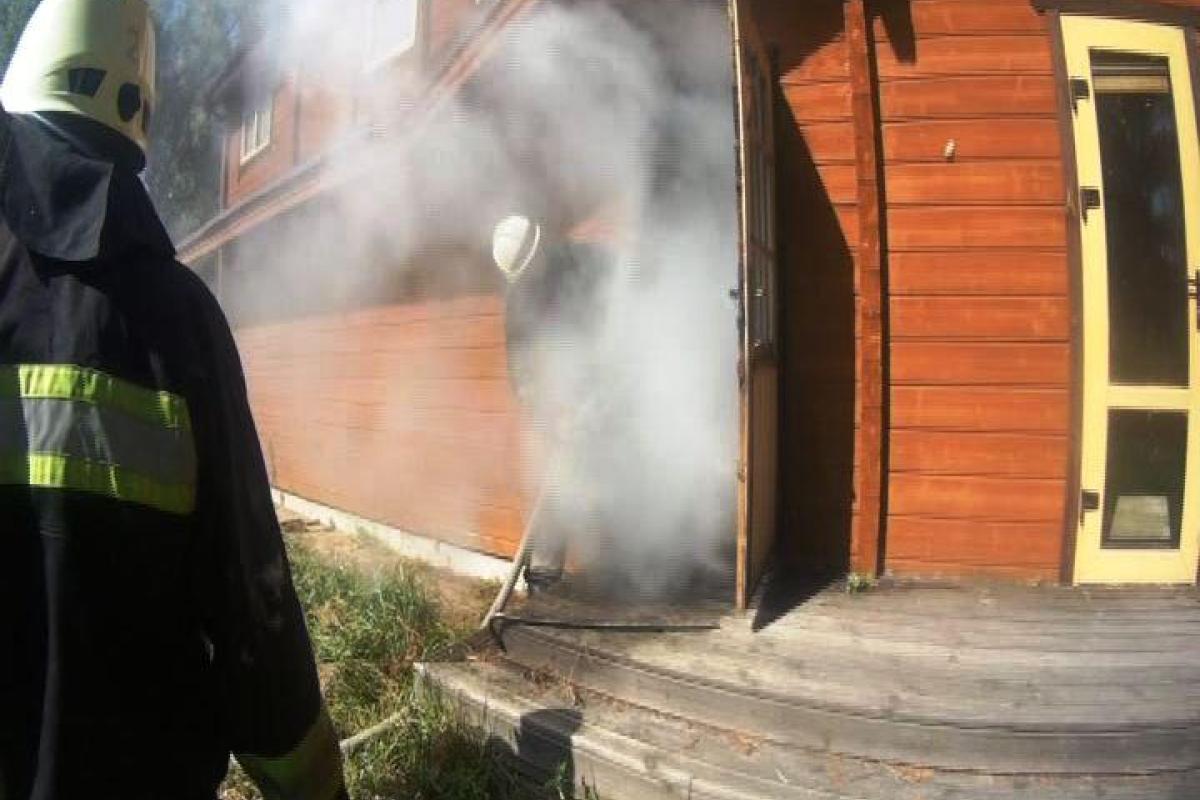 В Черкассах произошел пожар на территории гостиничного комплекса В Черкассах произошел пожар на территории гостиничного комплекса