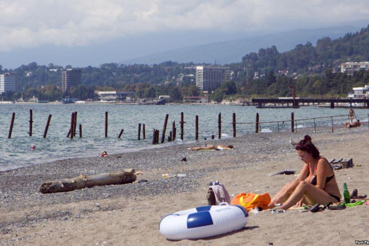 Провал туристического сезона в Абхазии: россиян пугают грабежи и скотское отношение