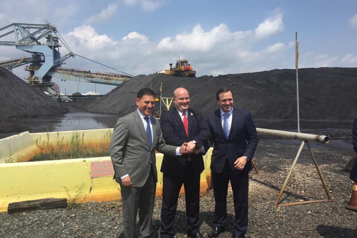 В Украину отправили первую партию угля из США