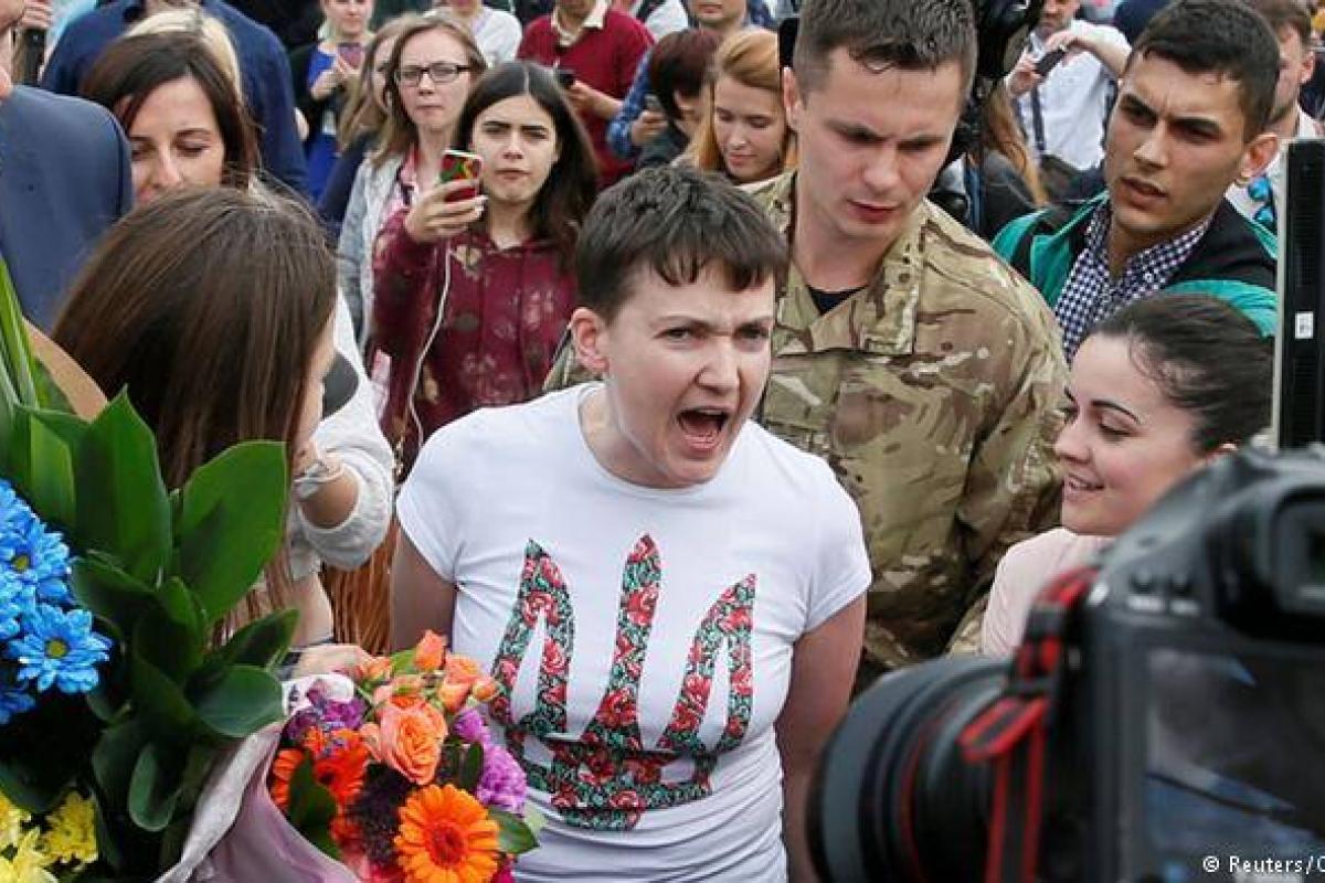 Савченко скурвилась задолго до того, как попала в "плен", - блогер прокомментировал новый наряд политика