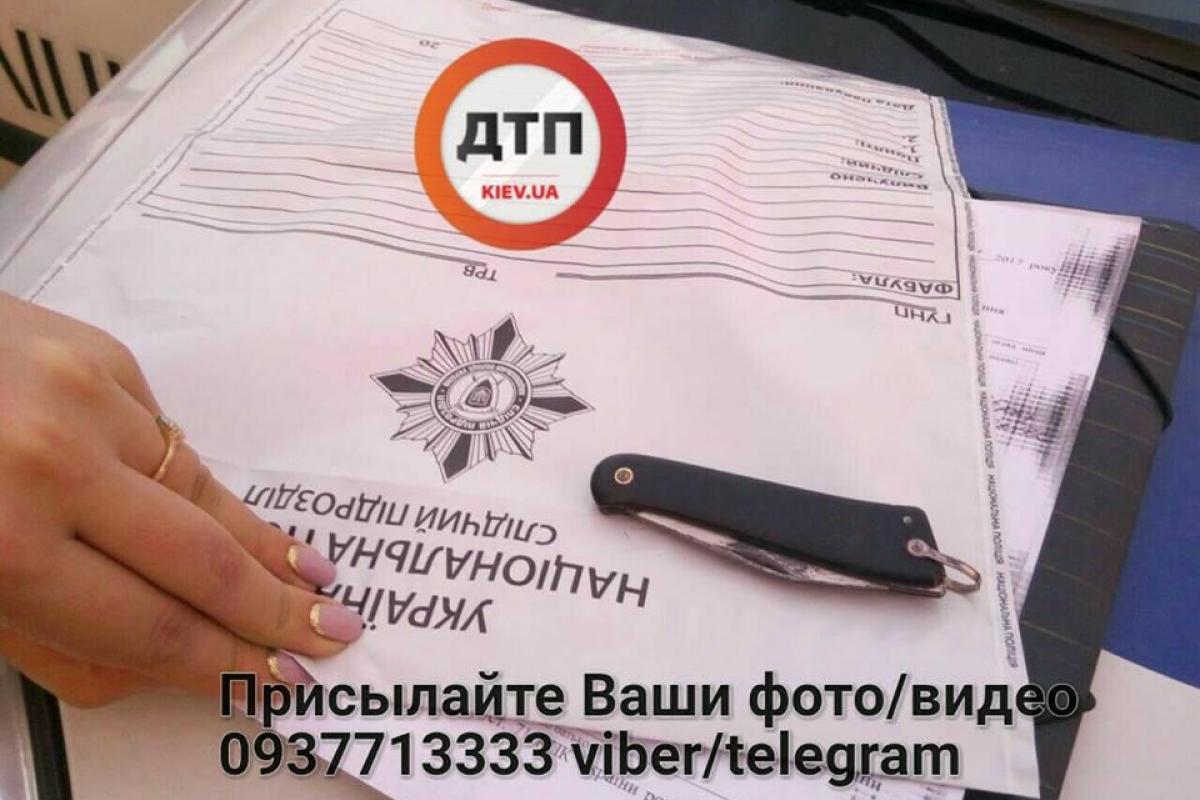 В Киеве мужчину ударили ножом: опубликованы снимки В Киеве мужчину ударили ножом: опубликованы снимки