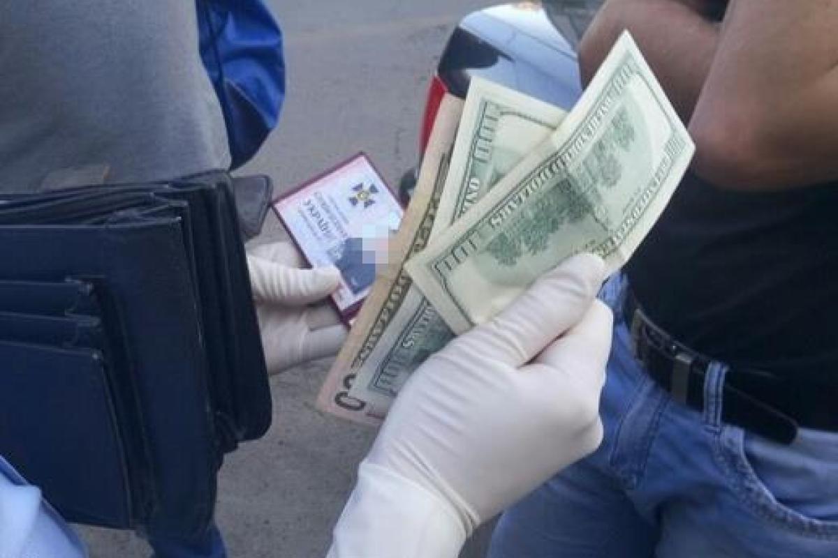 На Волыни сотрудник СБУ попался на взятке На Волыни сотрудник СБУ попался на взятке