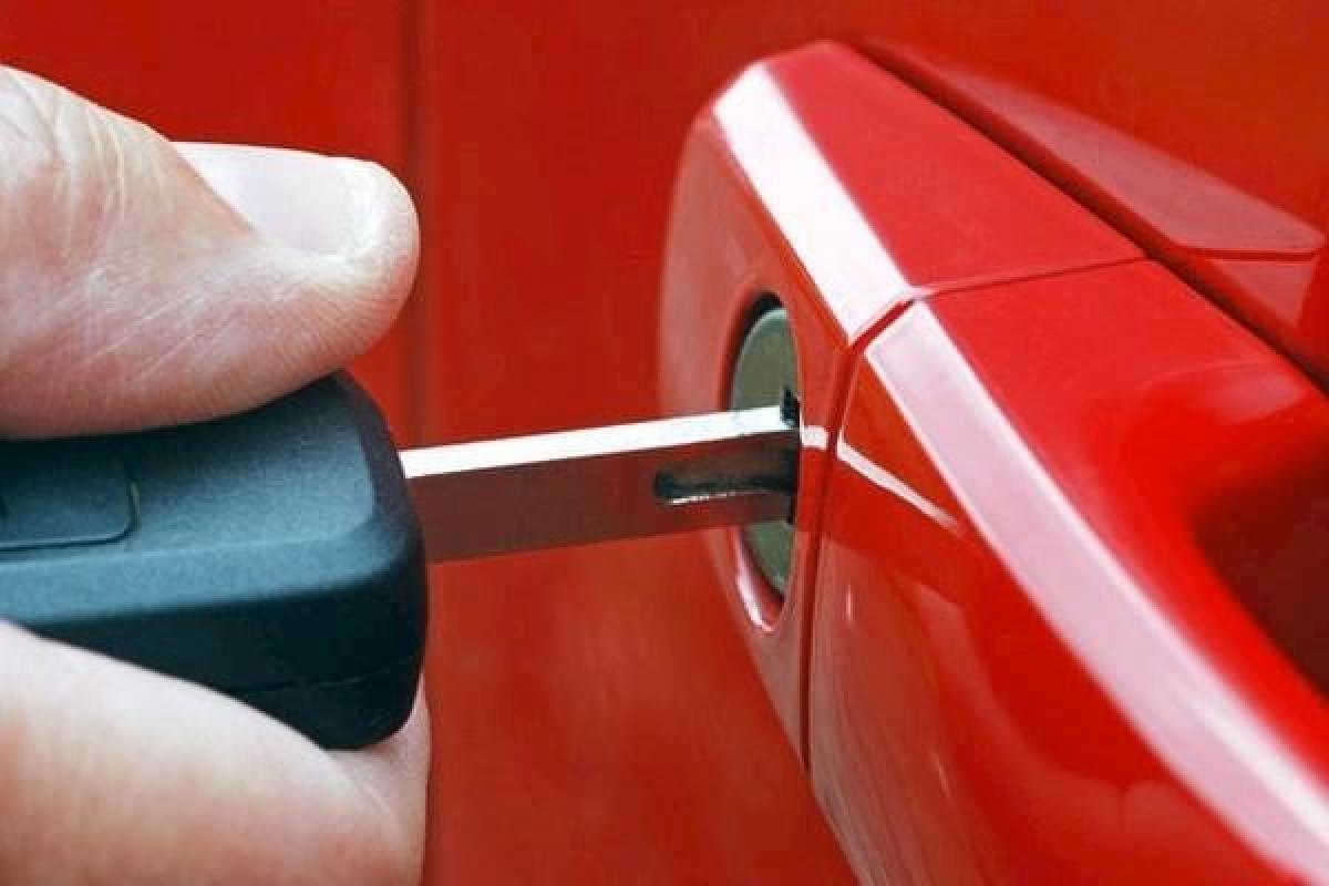 Аброськин: В Украине угоняют автомобили и везут в "ЛДНР" для дальнейшего "сбыта" в России