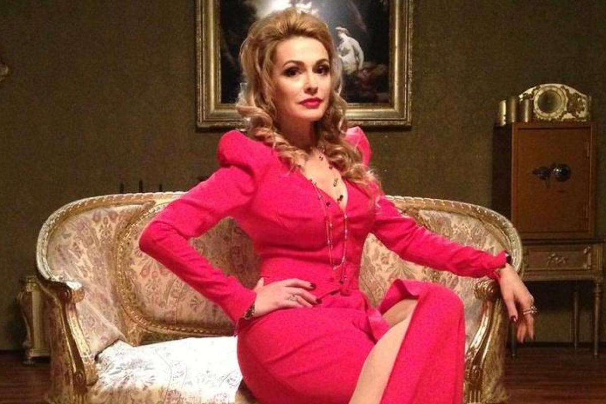 "Рыжая и с кудряшками": Актриса Ольга Сумская сменила имидж "Рыжая и с кудряшками": Актриса Ольга Сумская сменила имидж