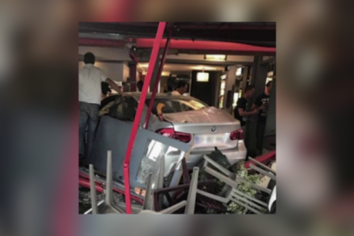 Ребенка в пригороде Парижа убил псих-самоубийца: выжившие находятся в тяжелом состоянии Ребенка в пригороде Парижа убил псих-самоубийца: выжившие находятся в тяжелом состоянии