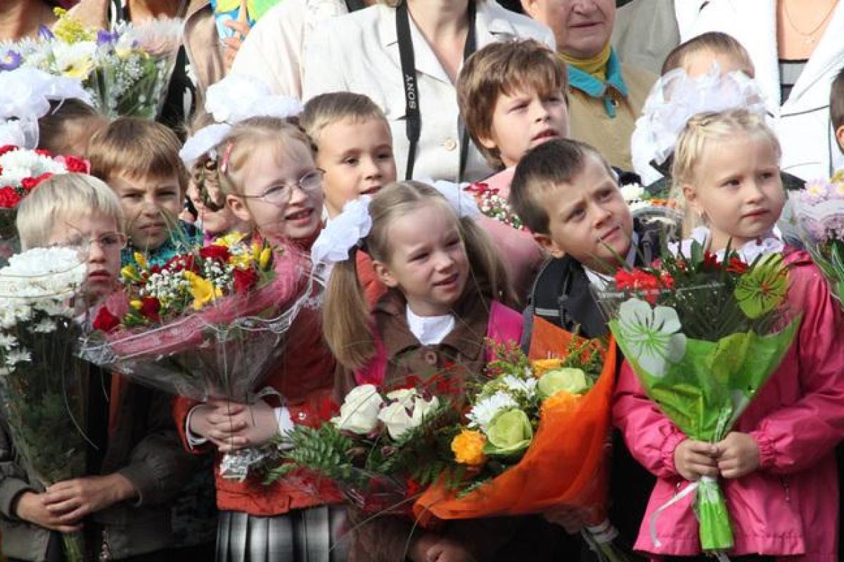 Родители школьников объяснили, почему не хотят видеть 1 сентября чиновников в учебных заведениях