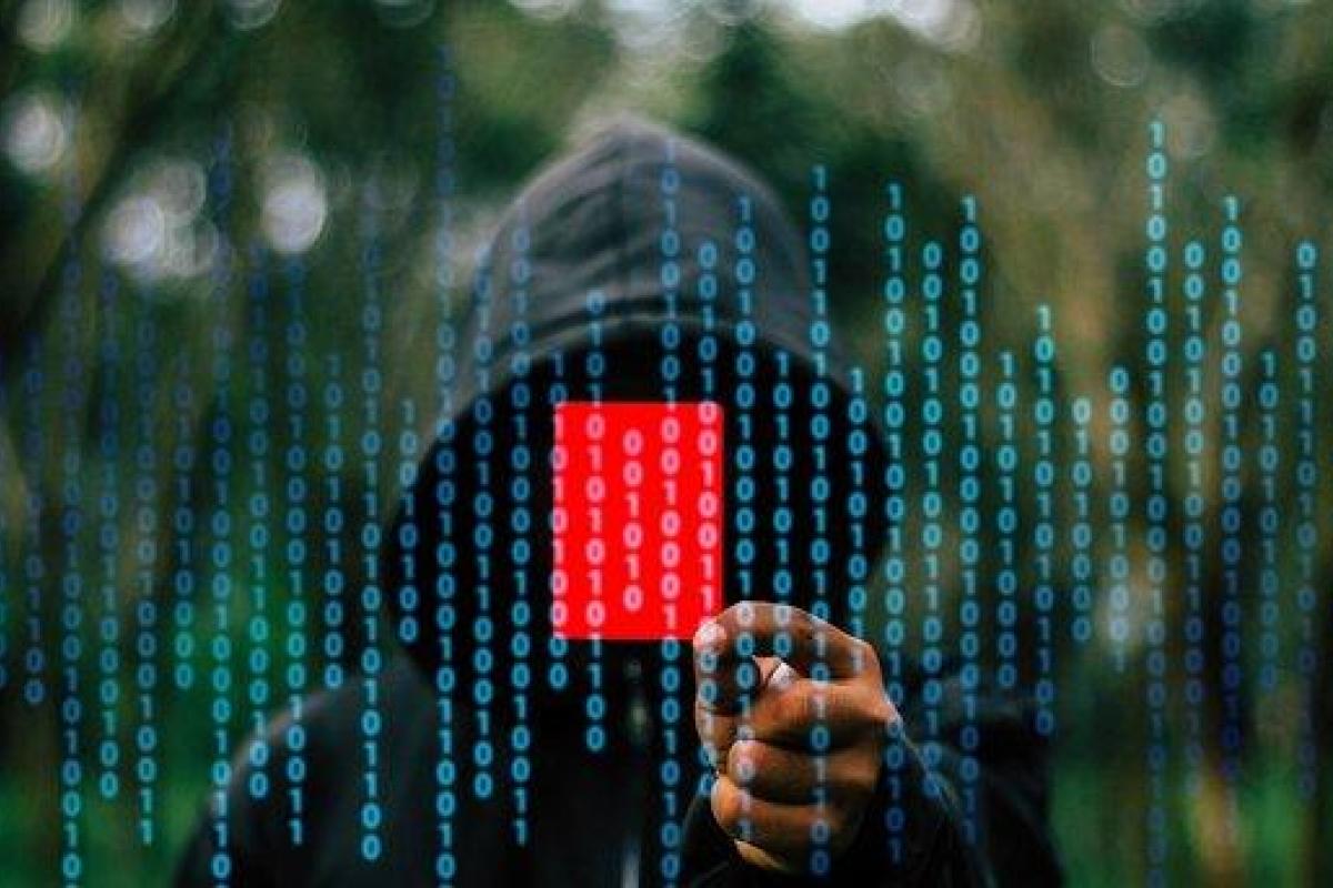 Снова «украинский след»: Хакер дал показания ФБР о взломе серверов демократов в США