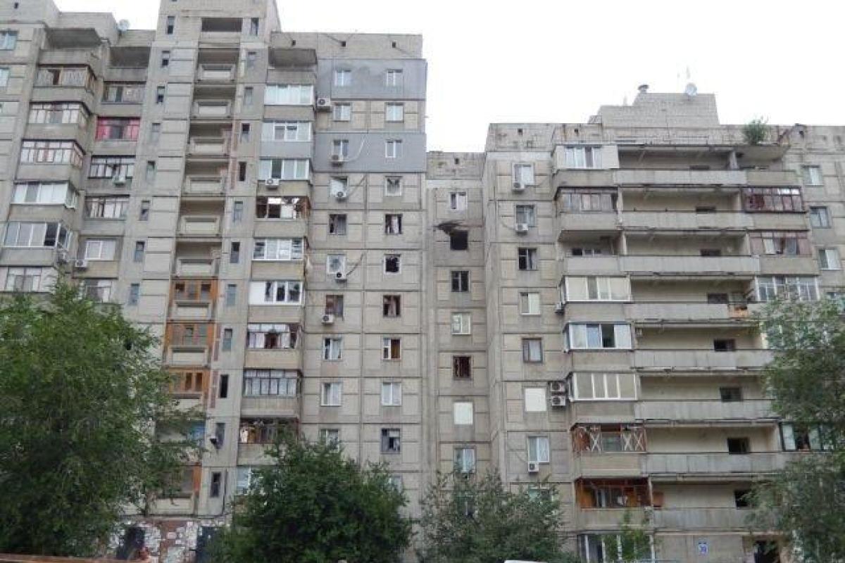 "Небоевая потеря": В оккупированном Луганске с балкона 9 этажа выпал "ихтамнет" "Небоевая потеря": В оккупированном Луганске с балкона 9 этажа выпал "ихтамнет"