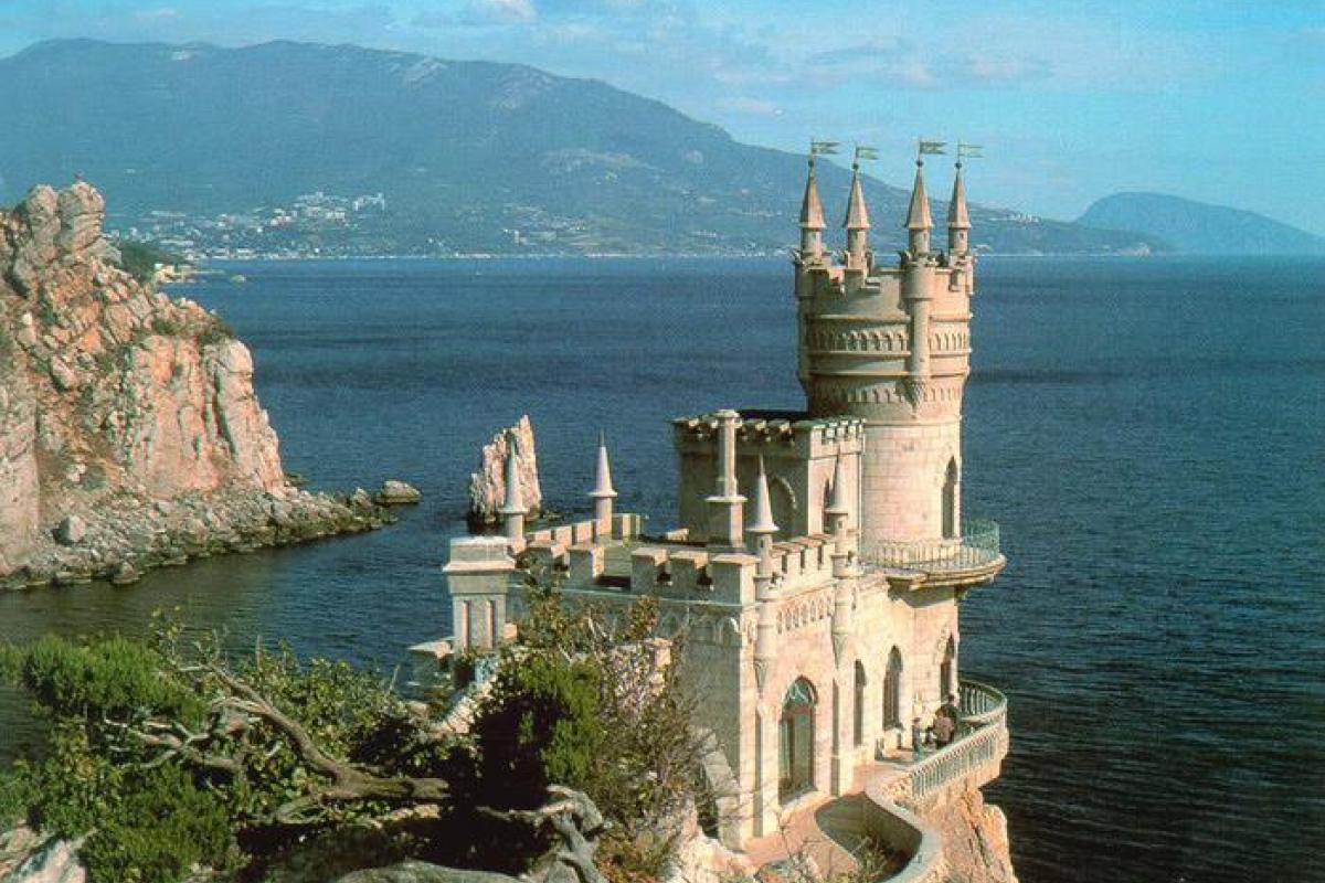 "Потому что наш": Сеть потрясла реклама отдыха в Крыму "Потому что наш": Сеть потрясла реклама отдыха в Крыму