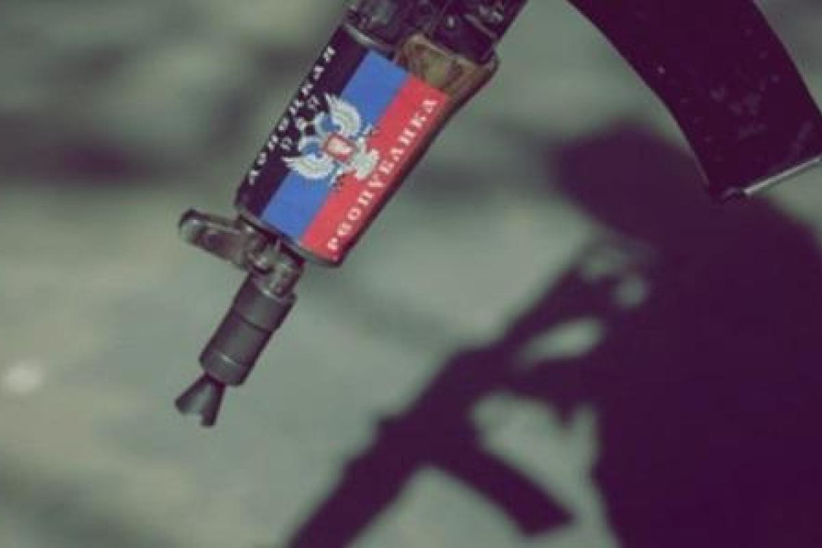 В "ДНР" боевики тщательно досматривают машины с регистрационными номерными знаками других областей Украины В "ДНР" боевики тщательно досматривают машины с регистрационными номерными знаками других областей Украины