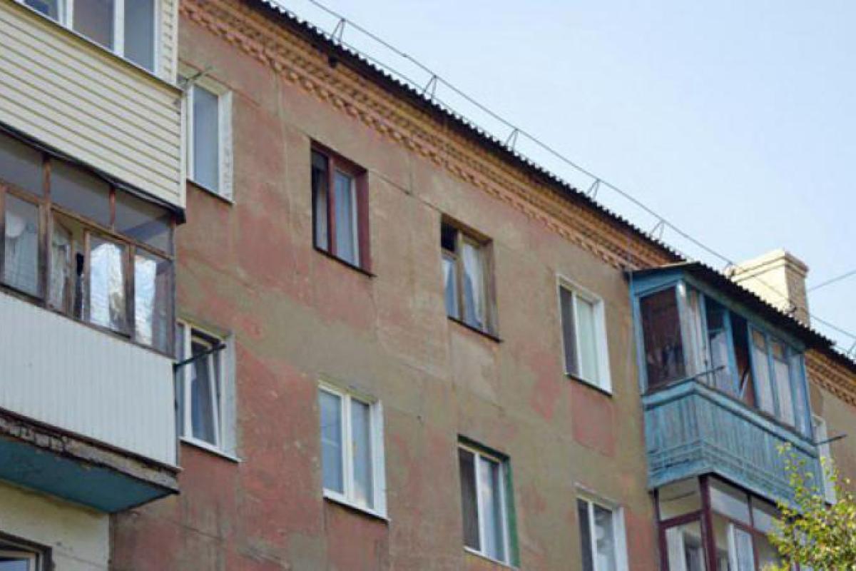 В Донецкой области из 5 этажа выпал годовалый ребенок