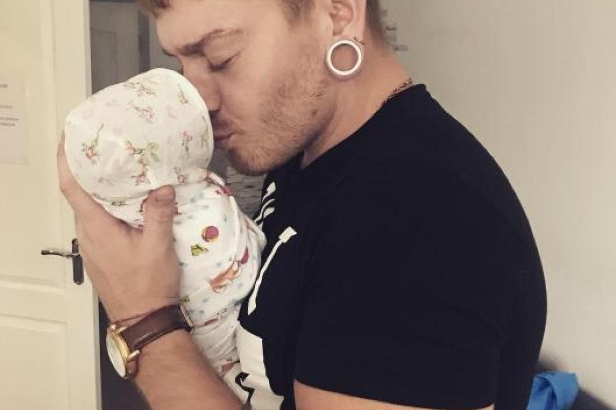 Александр Кривошапко показал фото с новорожденной дочерью Александр Кривошапко показал фото с новорожденной дочерью