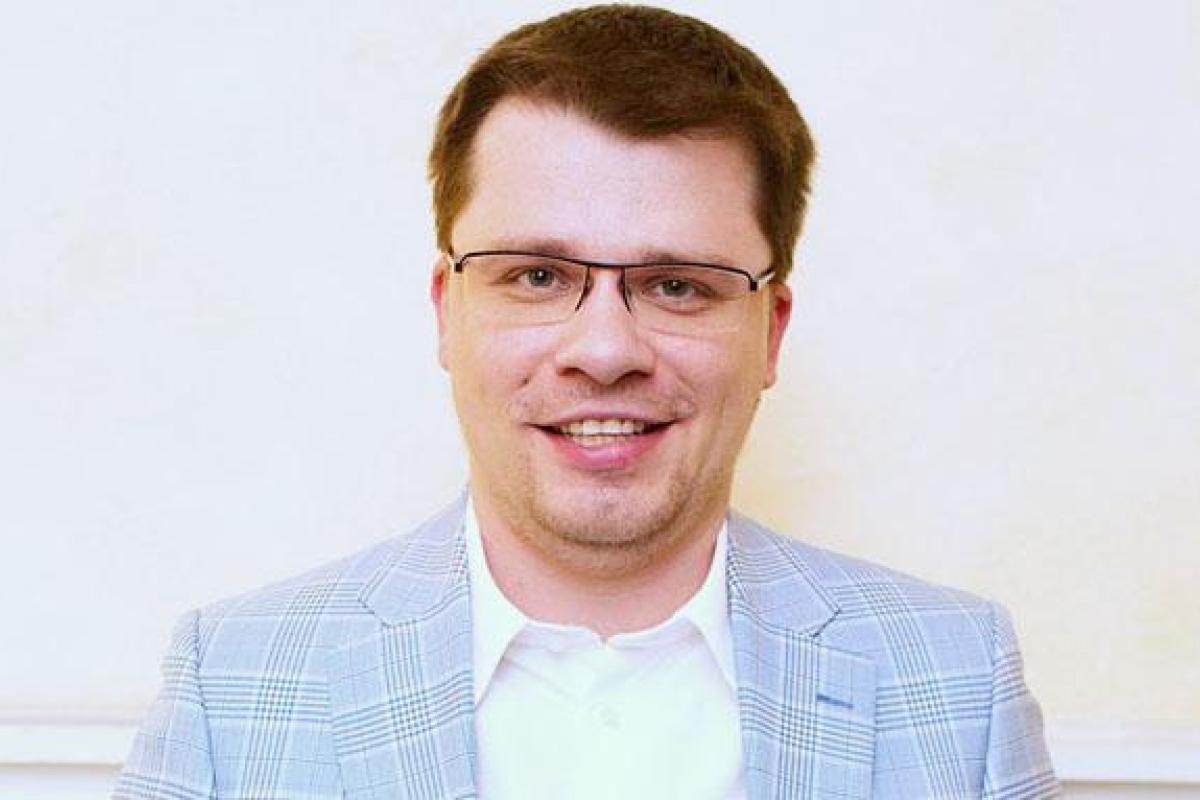 "Белый ходок": Актер Гарик Харламов сменил имидж "Белый ходок": Актер Гарик Харламов сменил имидж