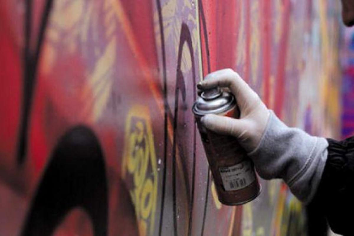 Всему виной искусство: «Граффитчики» нанесли убытки на 150 тыс грн, полностью разрисовав электричку