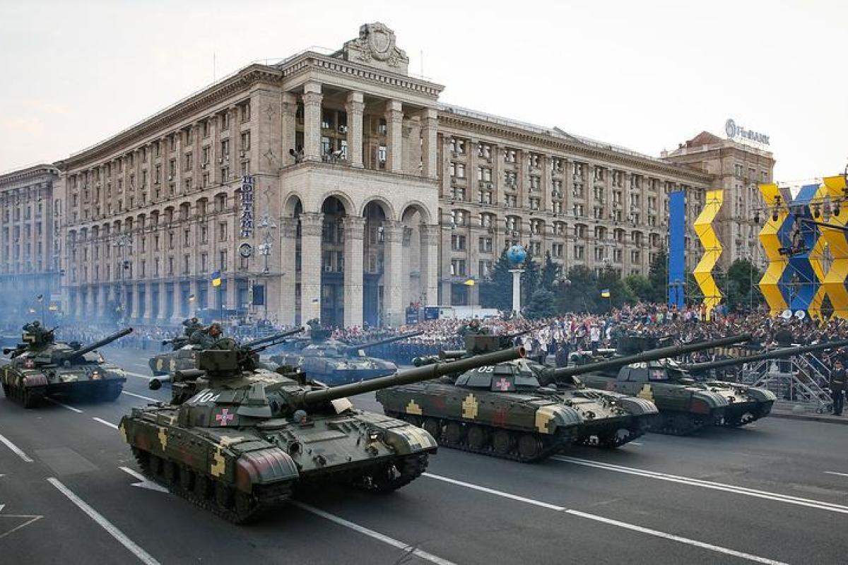 Військовий парад – «зрада» і «перемога» Військовий парад – «зрада» і «перемога»