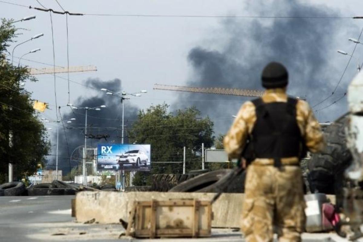 Противник в зоне АТО не спит: по Донецку движется колонна военной техники Противник в зоне АТО не спит: по Донецку движется колонна военной техники