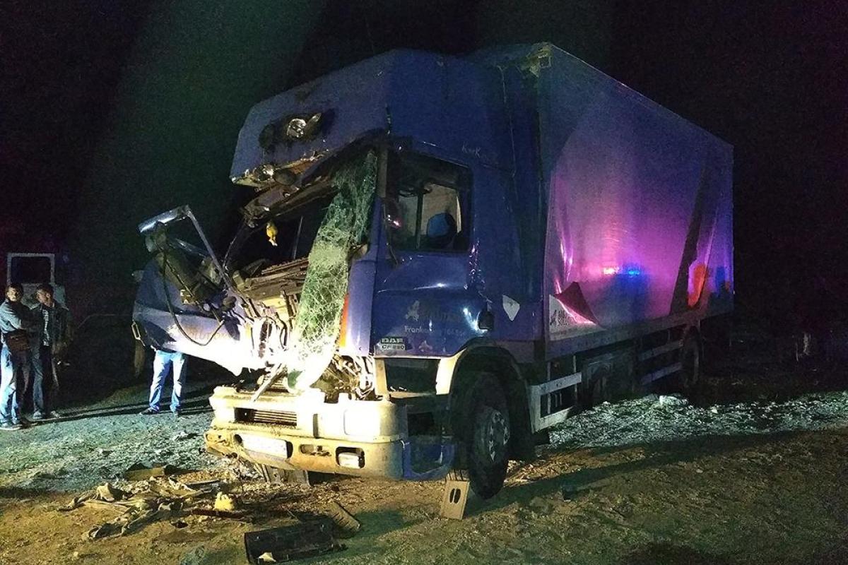 На автодороге Одесса - Мелитополь - Новоазовск произошло страшное ДТП: столкнулись три грузовика