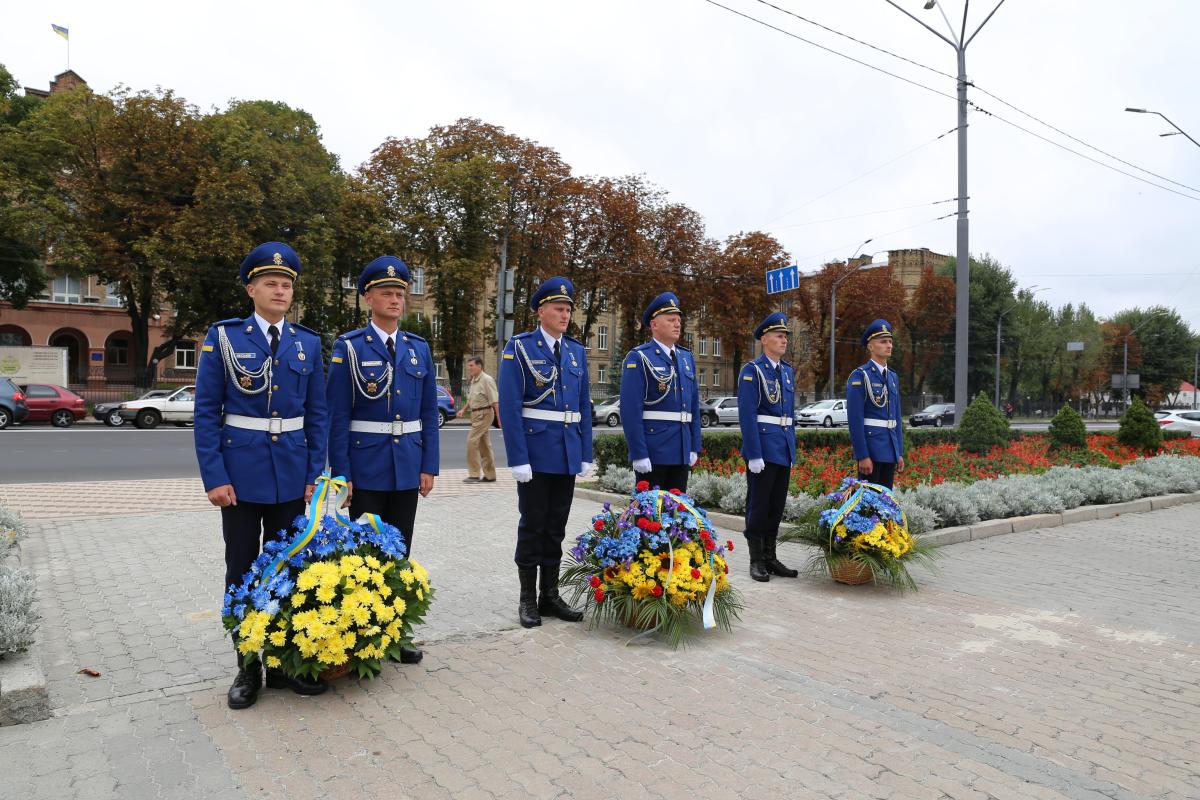 В Киеве почтили память погибших правоохранителей В Киеве почтили память погибших правоохранителей