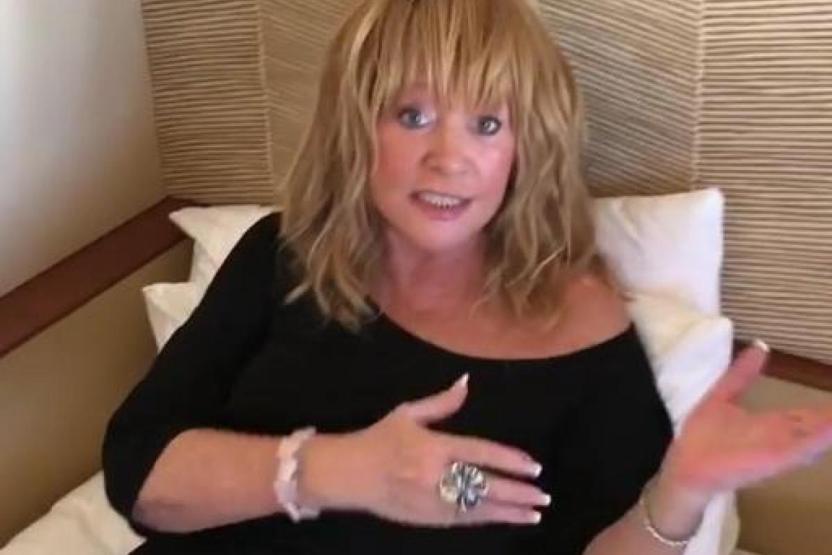 Галкин показал "высокие отношения" Пугачевой и Вайкуле Галкин показал "высокие отношения" Пугачевой и Вайкуле