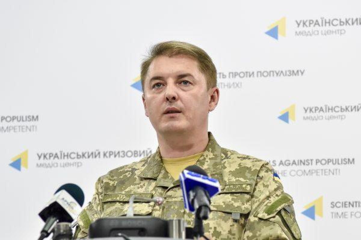 Боевики ночью целый час обстреливали Крымское - Мотузяник Боевики ночью целый час обстреливали Крымское - Мотузяник