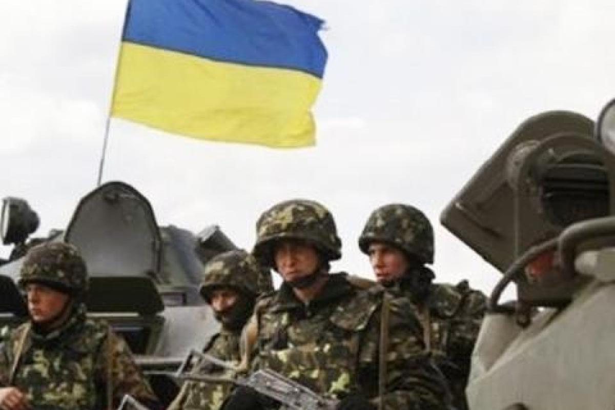 Порошенко пообещал повысить доплаты военным в АТО Порошенко пообещал повысить доплаты военным в АТО