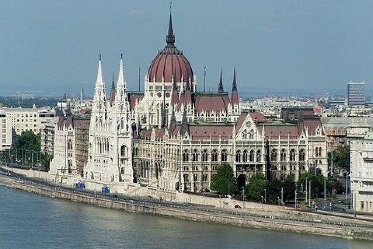 Чрезвычайное положение в Венгрии продлен еще на 6 месяцев из-за наплыва мигрантов