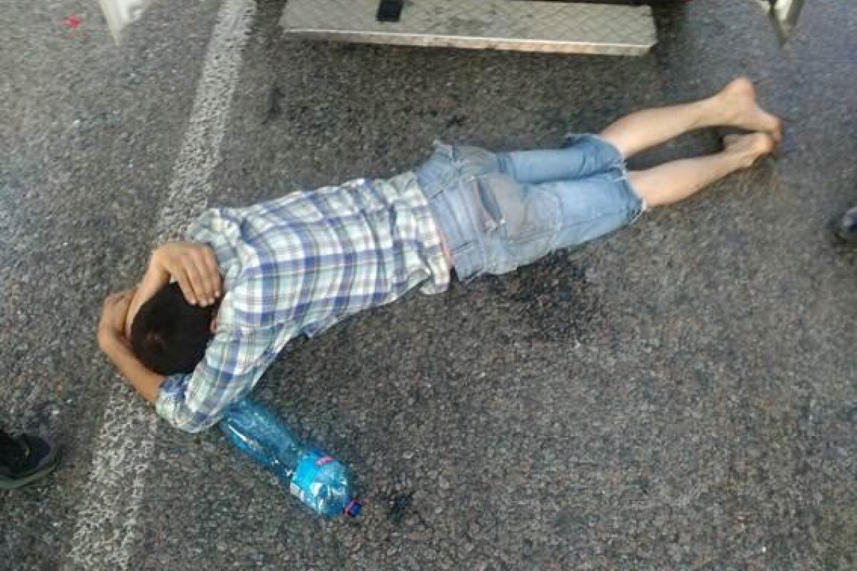 В Киевской области пьяный водитель сломал полицейскому ногу В Киевской области пьяный водитель сломал полицейскому ногу
