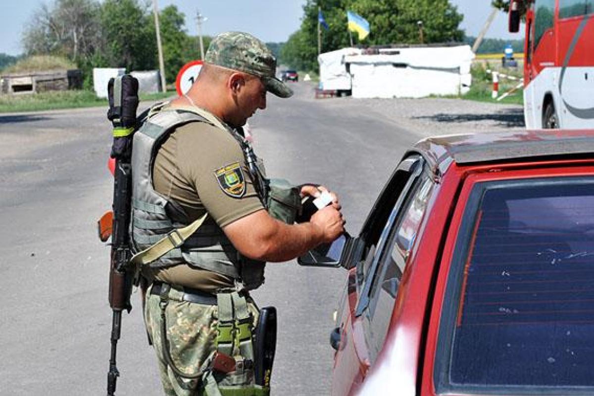 Полицейские поймали на блокпостах более 30 участников НВФ за последнюю неделю Полицейские поймали на блокпостах более 30 участников НВФ за последнюю неделю