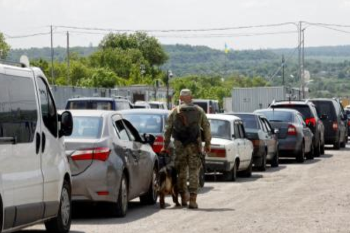 На линии разграничения пограничники выявили поддельные документы и нарушения в перевозке товаров