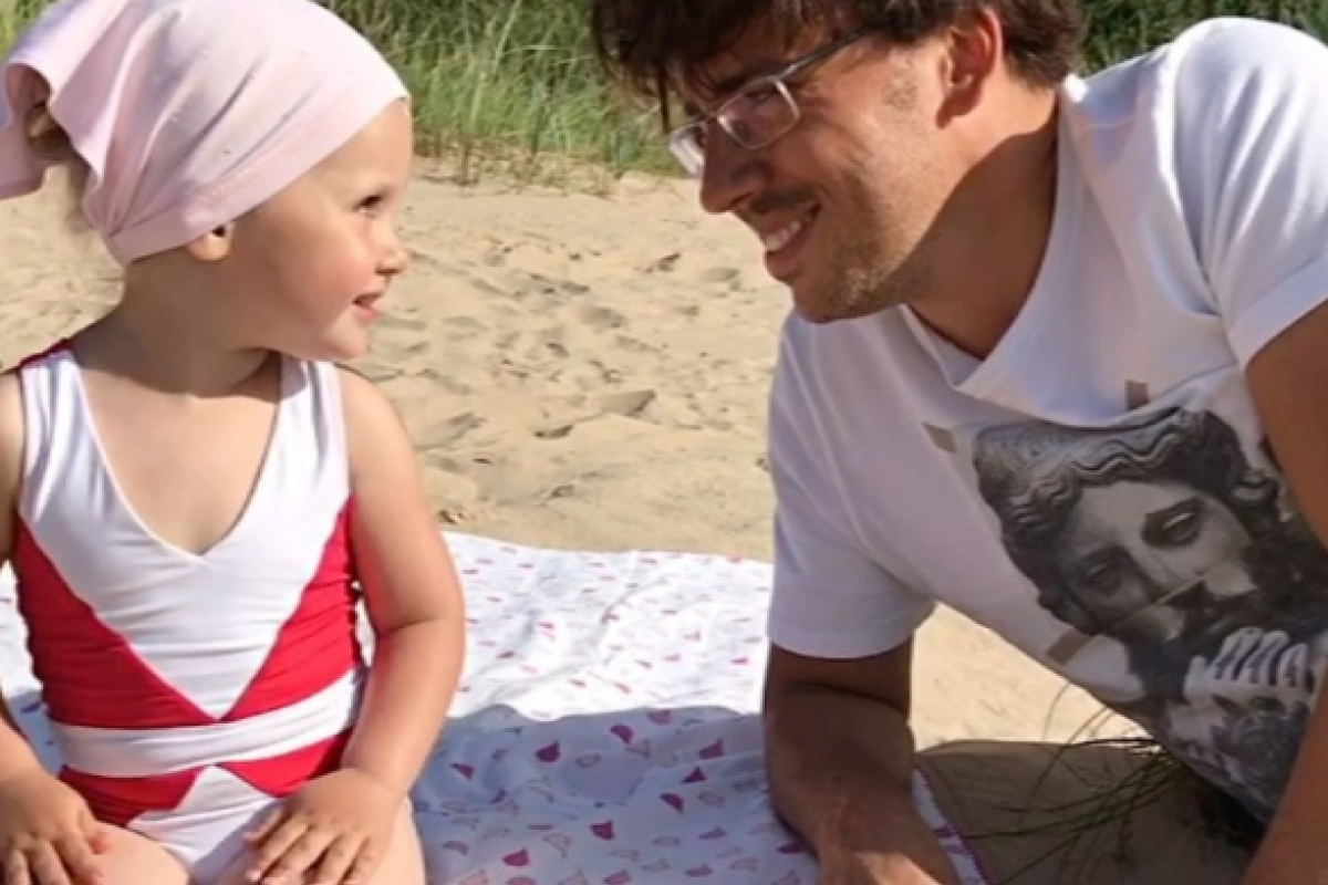 "Процедуры красоты" на пляже: Максим Галкин опубликовал новое видео с дочерью "Процедуры красоты" на пляже: Максим Галкин опубликовал новое видео с дочерью