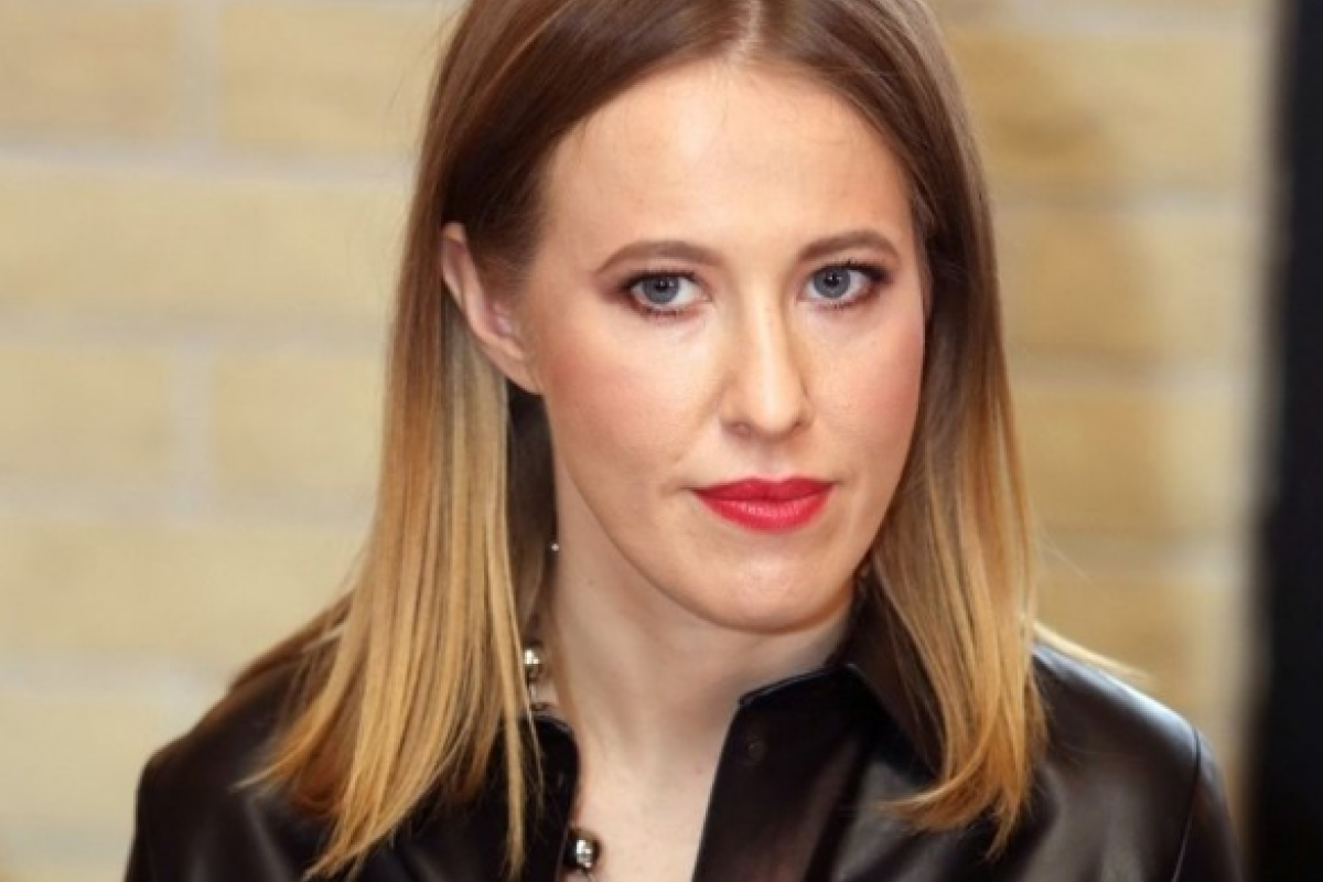 Телеведущая Ксения Собчак в ярости из-за слежки за ее сыном Телеведущая Ксения Собчак в ярости из-за слежки за ее сыном