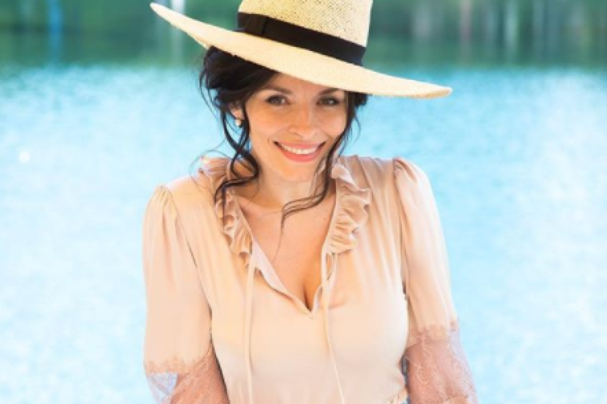 Надежда Мейхер показала свою естественную красоту без косметики Надежда Мейхер показала свою естественную красоту без косметики