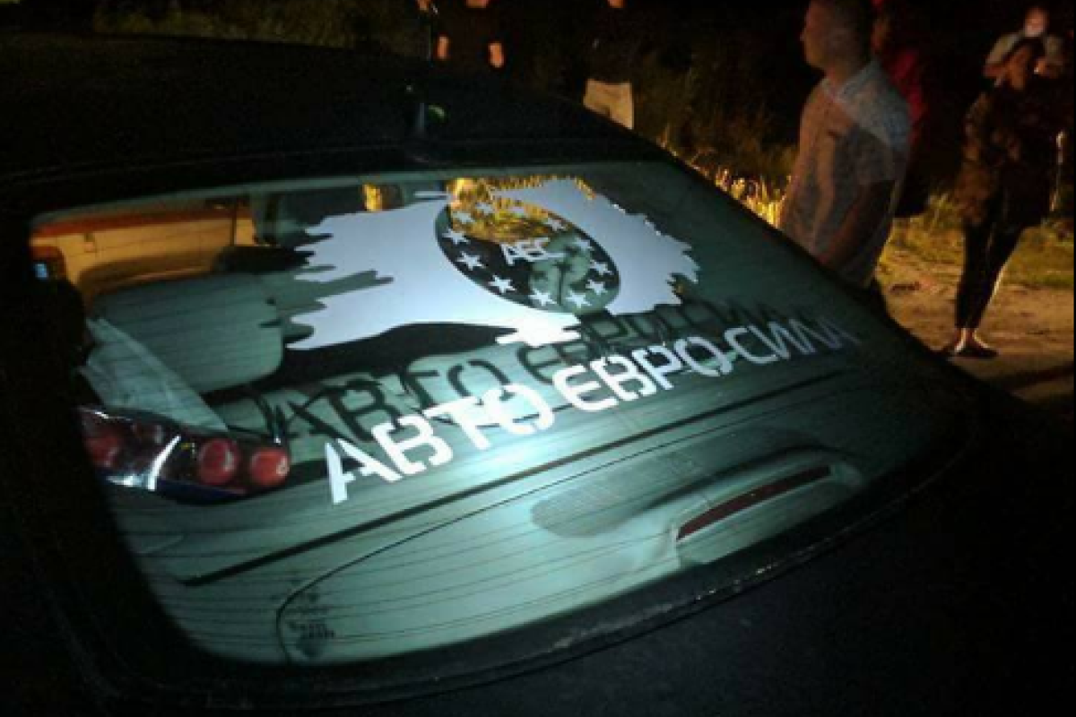 Неизвестные расстреляли автомобиль руководителя "Авто Евро Сила": стали известны подробности Неизвестные расстреляли автомобиль руководителя "Авто Евро Сила": стали известны подробности