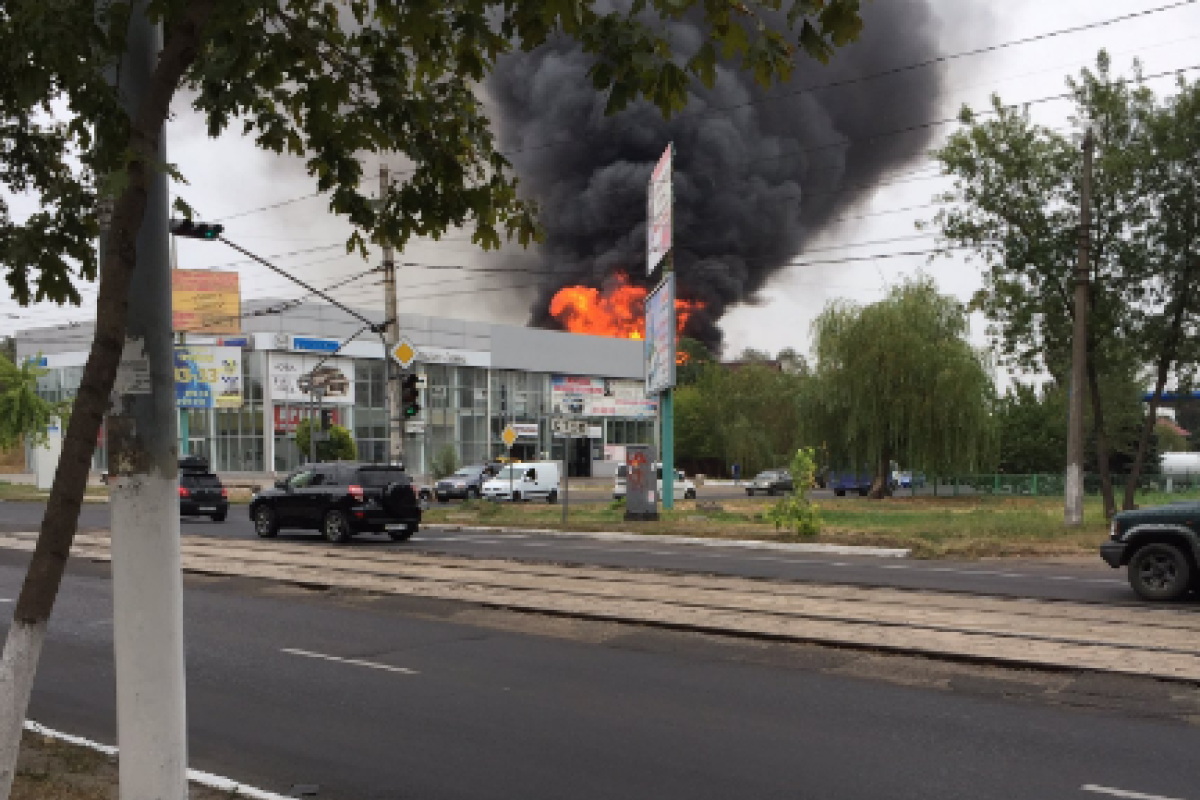 Пожар в Мариуполе: горит сауна Пожар в Мариуполе: горит сауна