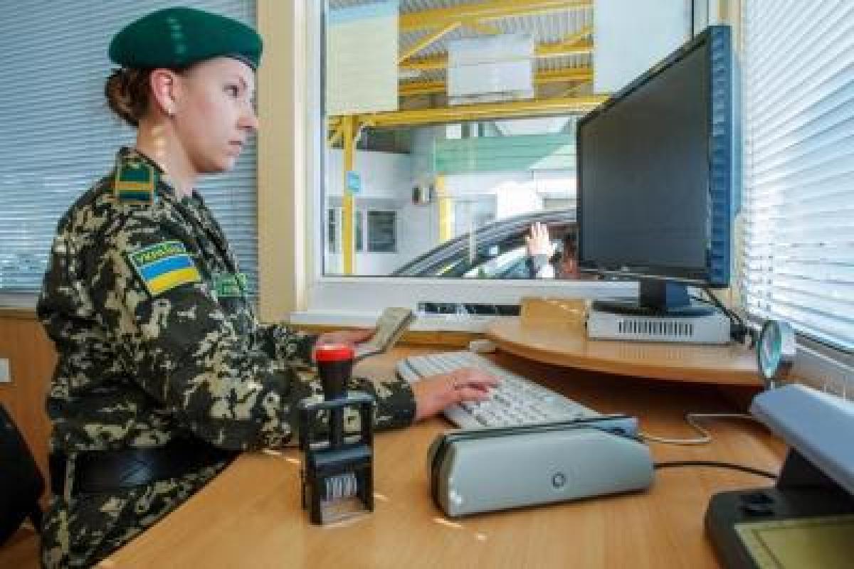 Пограничники обнаружили две ворованные машины, разыскиваемые Интерполом