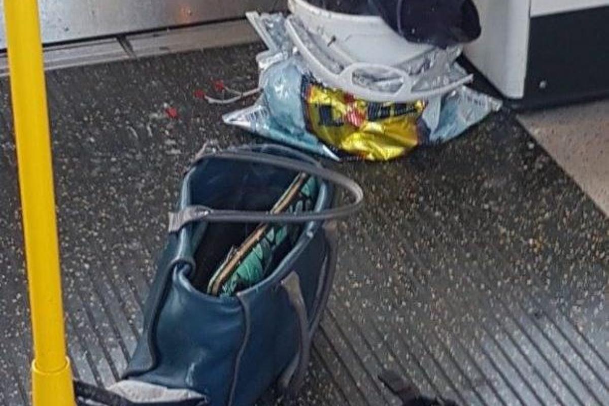 Паника, ожоги и сгоревшие волосы: в метро Лондона взорвалась сумка Паника, ожоги и сгоревшие волосы: в метро Лондона взорвалась сумка